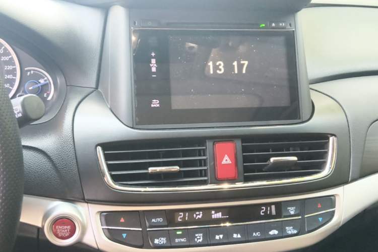 Used Honda Crosstour 2014 2.4L Luxury Edition Audio And AC Panel