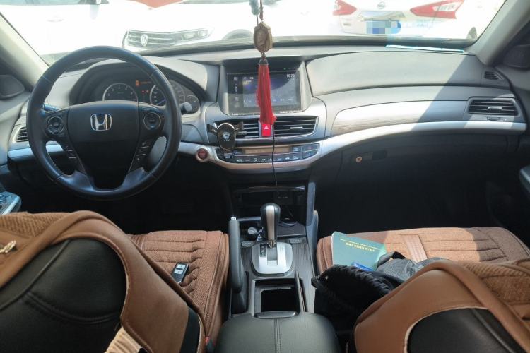 Used Honda Crosstour 2014 2.4L Luxury Edition Center Console