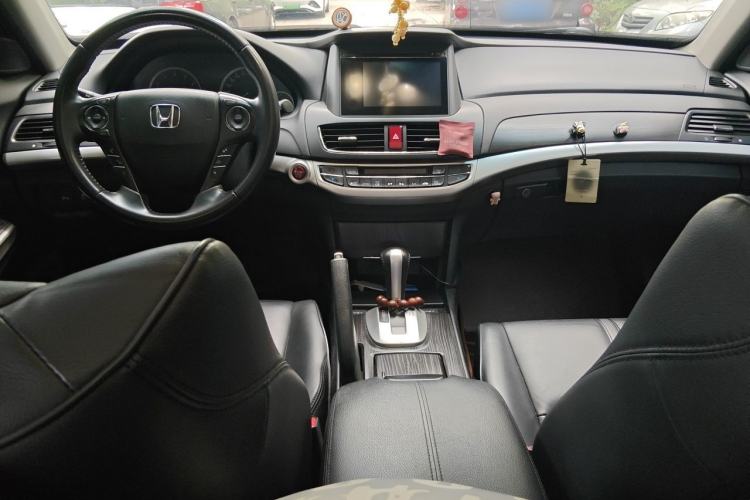 Used Honda Crosstour 2014 2.4L Luxury Edition Center Console