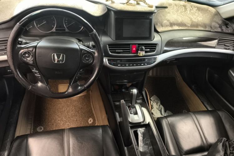 Used Honda Crosstour 2014 3.0L AWD Prestige Edition Center Console