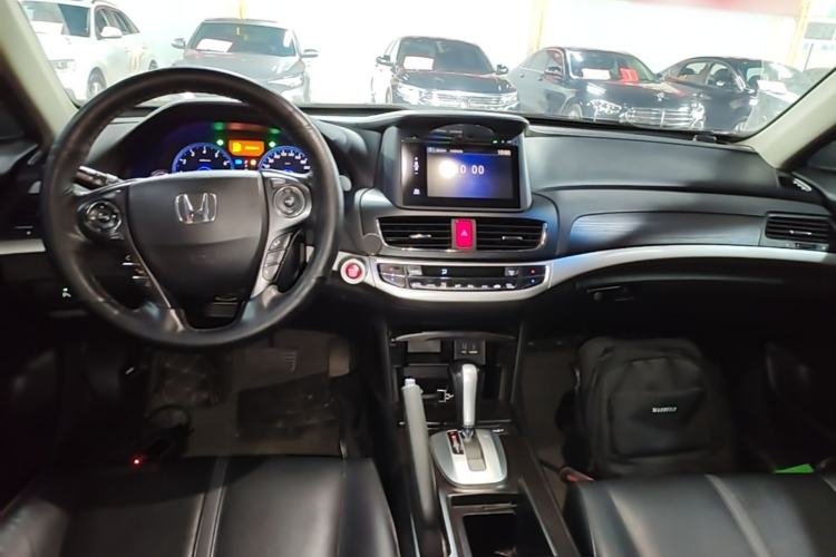 Used Honda Crosstour 2014 2.4L Luxury Edition Center Console