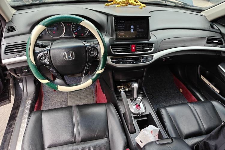 Used Honda Crosstour 2014 2.4L Luxury Edition Center Console