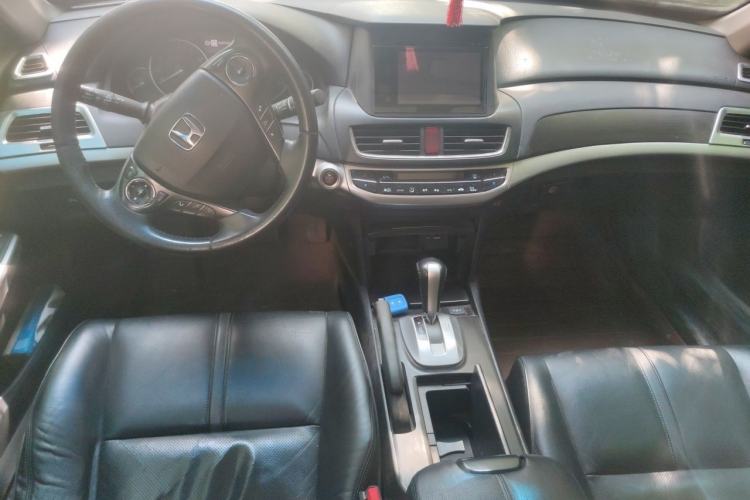 Used Honda Crosstour 2014 2.4L Luxury Edition Center Console
