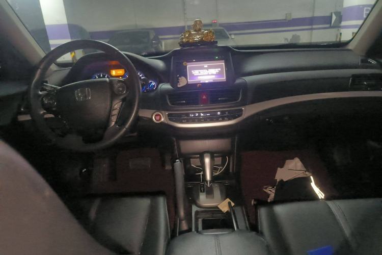 Used Honda Crosstour 2014 2.4L Luxury Edition Center Console