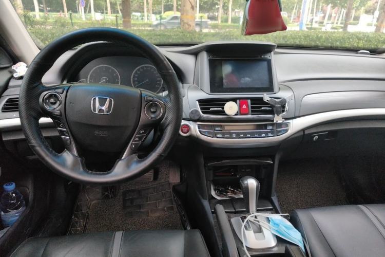Used Honda Crosstour 2014 2.4L Luxury Edition Center Console