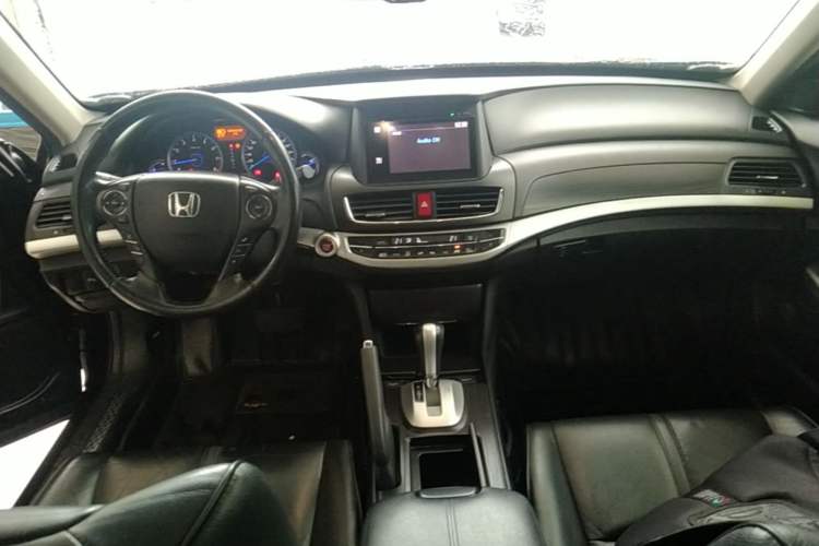 Used Honda Crosstour 2014 2.4L Luxury Edition Center Console