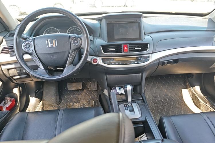 Used Honda Crosstour 2014 2.4L Luxury Edition Center Console