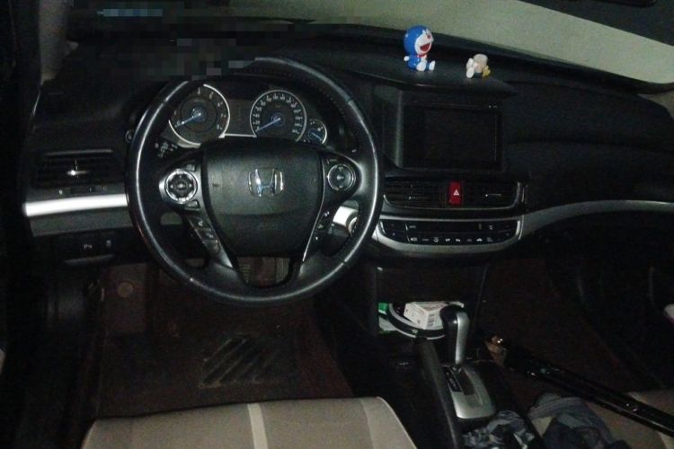 Used Honda Crosstour 2014 2.4L Luxury Edition Center Console