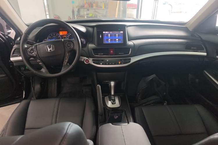 Used Honda Crosstour 2014 2.4L Luxury Edition Center Console