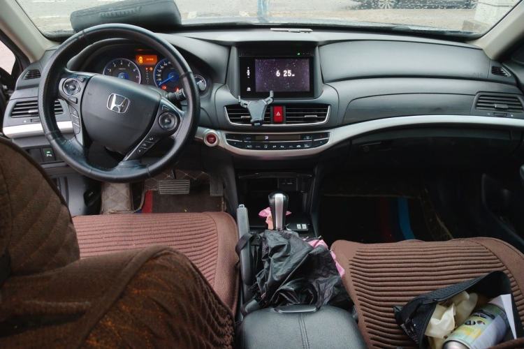 Used Honda Crosstour 2014 2.4L Luxury Edition Center Console
