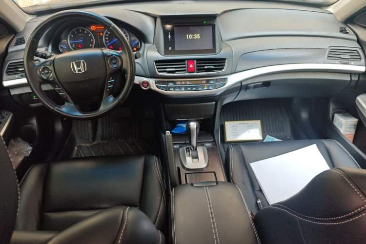 Used Honda Crosstour 2014 2.4L Luxury Edition Center Console