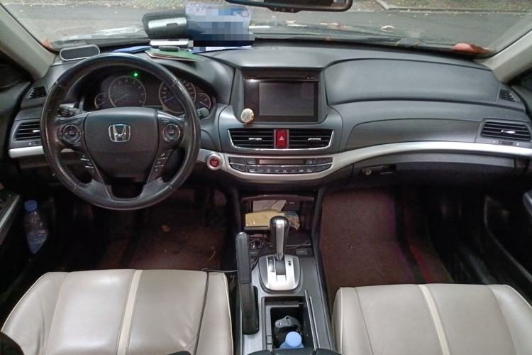 Used Honda Crosstour 2014 2.4L Luxury Edition Center Console