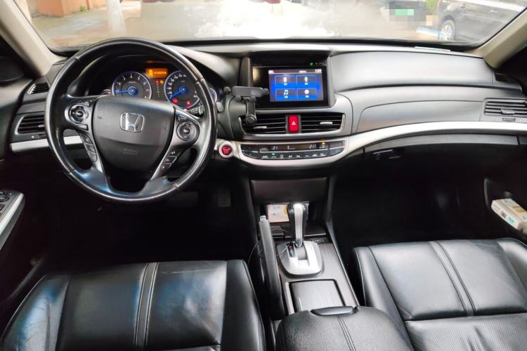 Used Honda Crosstour 2014 2.4L Luxury Edition Center Console