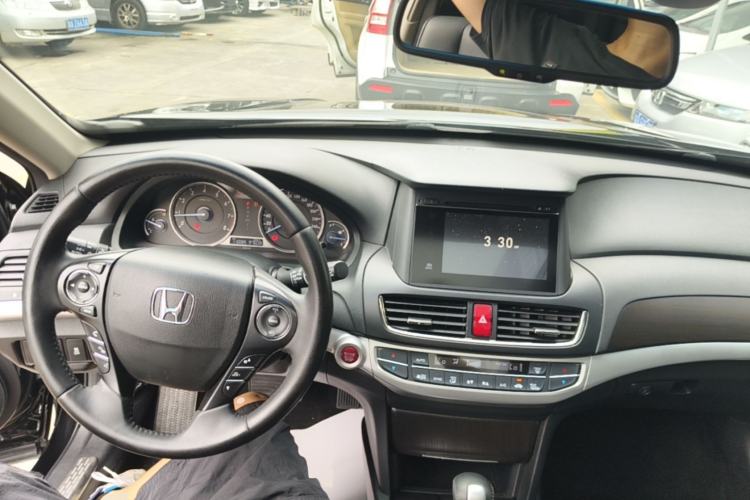 Used Honda Crosstour 2014 2.4L Luxury Edition Center Console