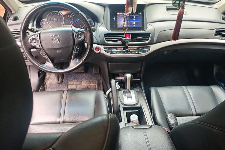 Used Honda Crosstour 2014 2.4L Luxury Edition Center Console