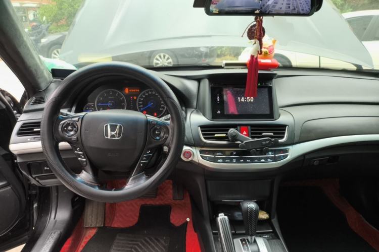 Used Honda Crosstour 2014 2.4L Luxury Edition Center Console
