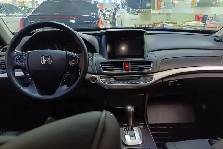 Used Honda Crosstour 2014 2.4L Luxury Edition Center Console