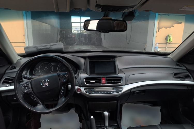 Used Honda Crosstour 2014 2.4L Luxury Edition Center Console