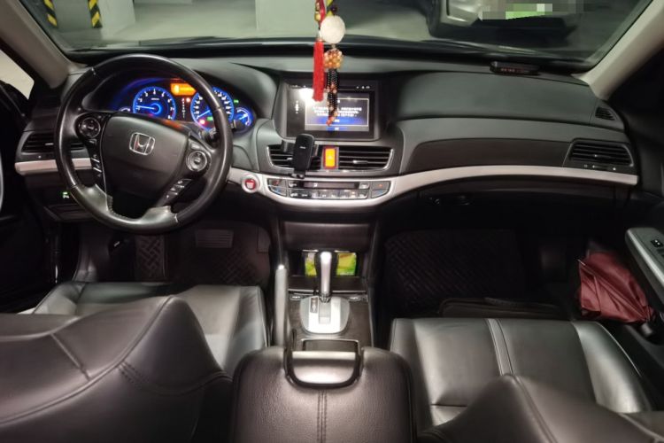Used Honda Crosstour 2014 2.4L Luxury Edition Center Console