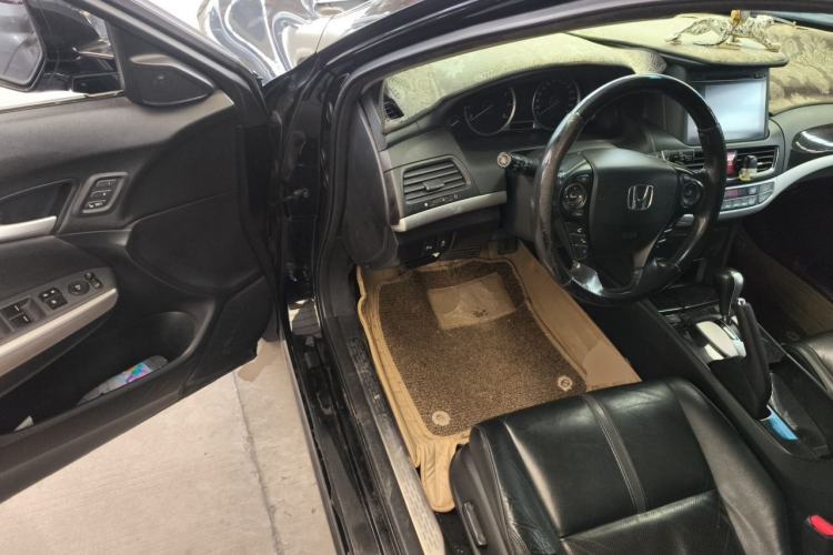 Used Honda Crosstour 2014 3.0L AWD Prestige Edition Driver Seat