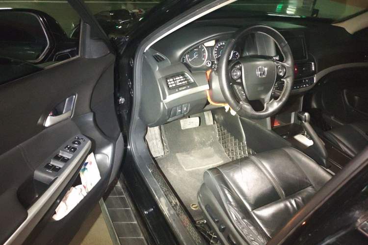 Used Honda Crosstour 2014 2.4L Luxury Edition Driver Seat