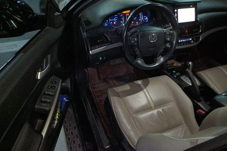 Used Honda Crosstour 2014 2.4L Luxury Edition Driver Seat