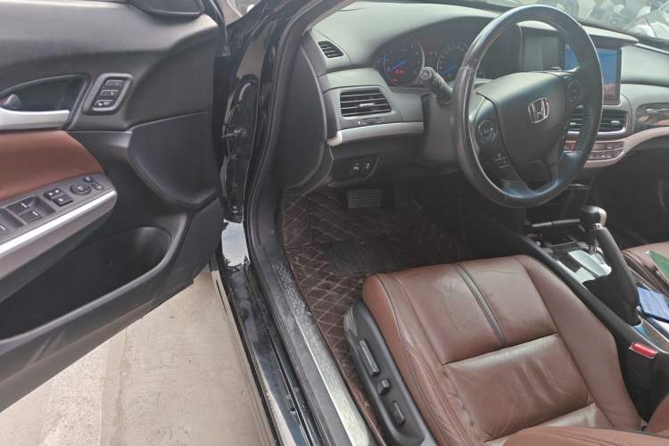 Used Honda Crosstour 2014 3.0L AWD Prestige Edition Driver Seat