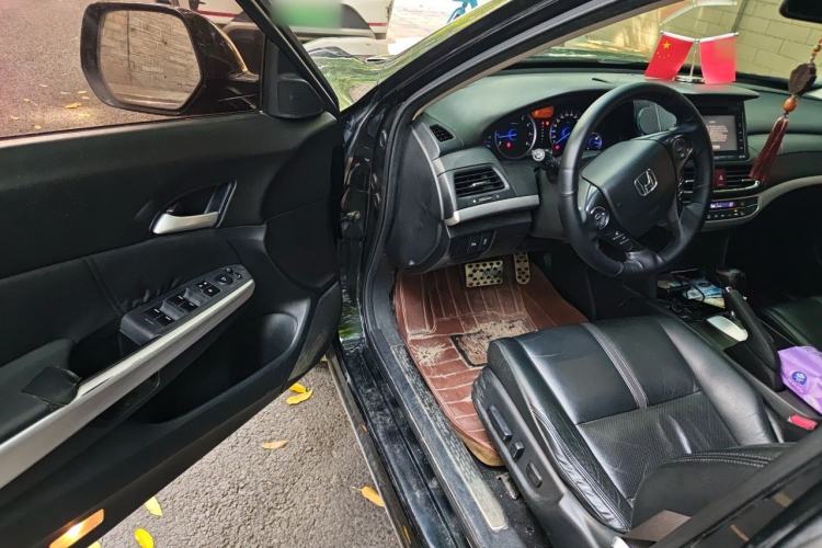 Used Honda Crosstour 2014 2.4L Luxury Navigation Edition Driver Seat