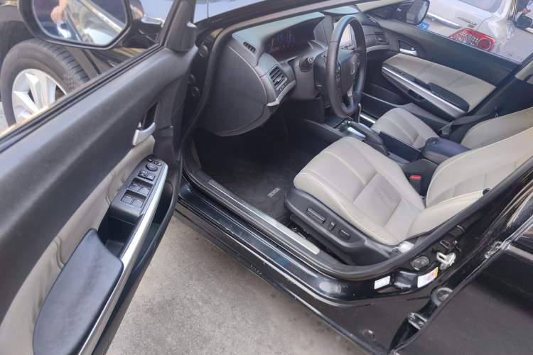 Used Honda Crosstour 2014 2.4L Luxury Navigation Edition Driver Seat