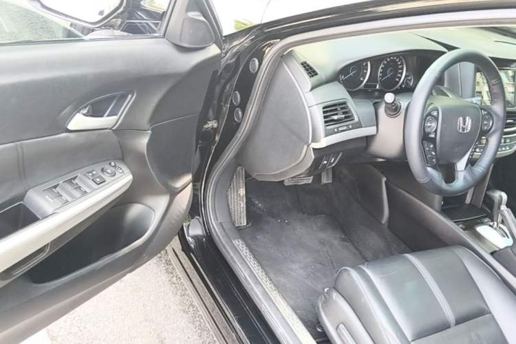 Used Honda Crosstour 2014 2.4L Luxury Edition Driver Seat