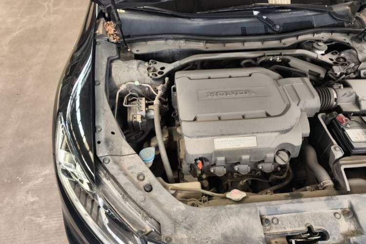 Used Honda Crosstour 2014 3.0L AWD Prestige Edition Engine Bay Right