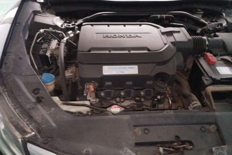 Used Honda Crosstour 2014 3.0L AWD Prestige Navigation Edition Engine Bay Right