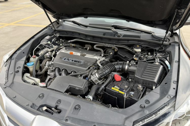 Used Honda Crosstour 2014 2.4L Luxury Edition Engine Bay