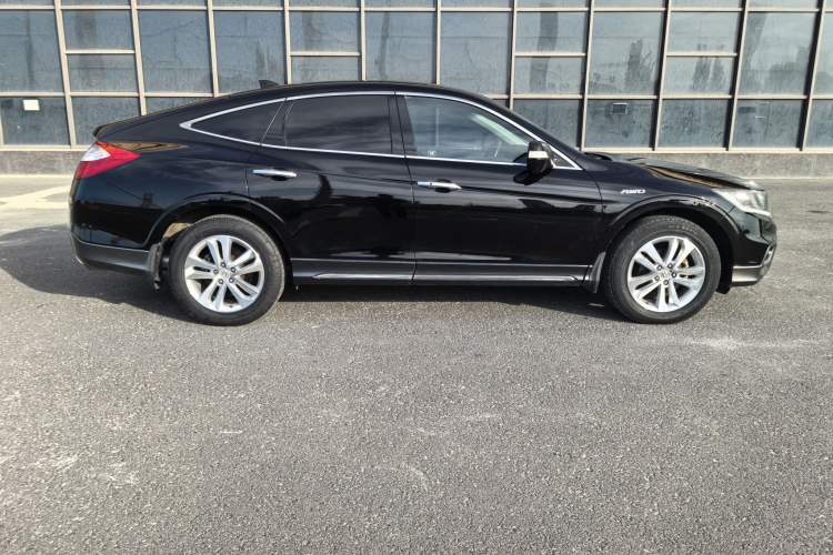 Used Honda Crosstour 2014 2.4L Luxury Edition Exterior 1