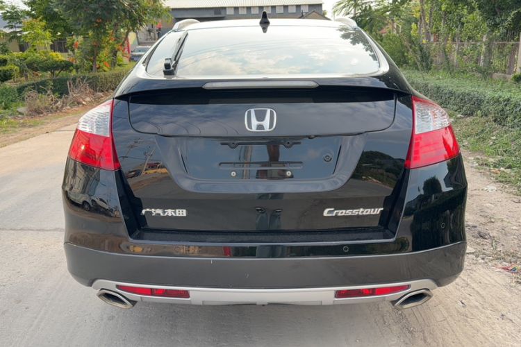 Used Honda Crosstour 2014 2.4L Luxury Edition Exterior 1