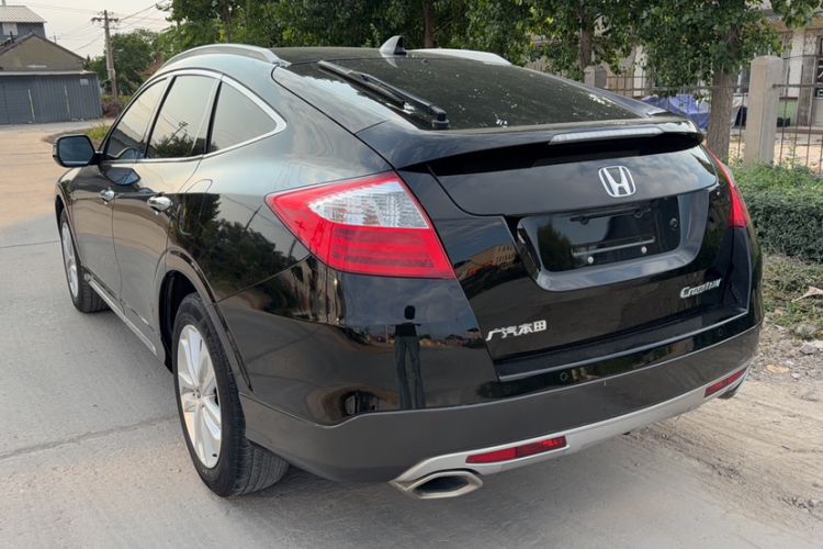 Used Honda Crosstour 2014 2.4L Luxury Edition Exterior 2