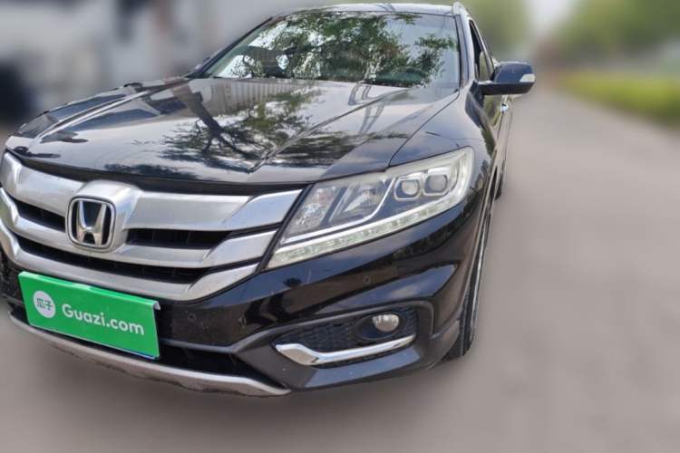 Used Honda Crosstour 2014 2.4L Luxury Navigation Edition Exterior 3
