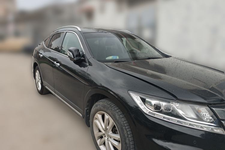 Used Honda Crosstour 2014 2.4L Luxury Edition Front Right 45 Deg