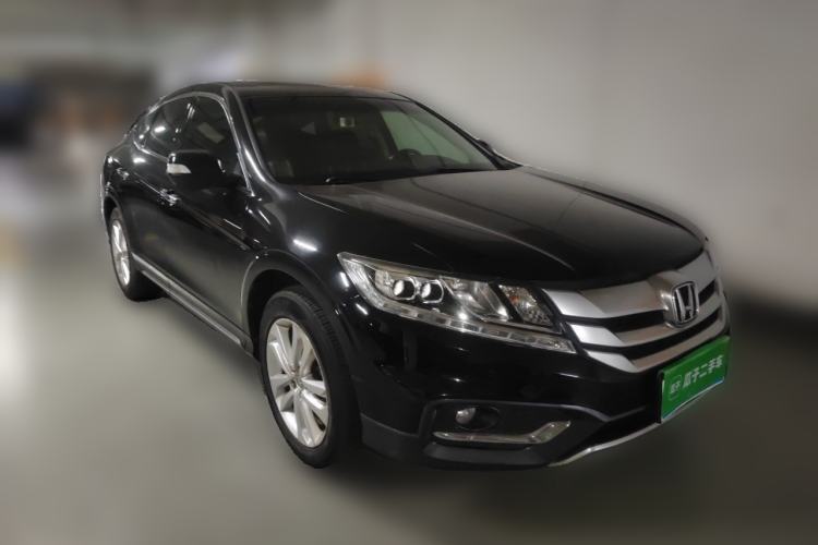 Used Honda Crosstour 2014 2.4L Luxury Edition Front Right 45 Deg