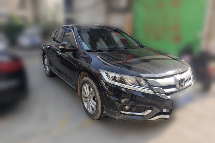 Used Honda Crosstour 2014 2.4L Luxury Edition Front Right 45 Deg