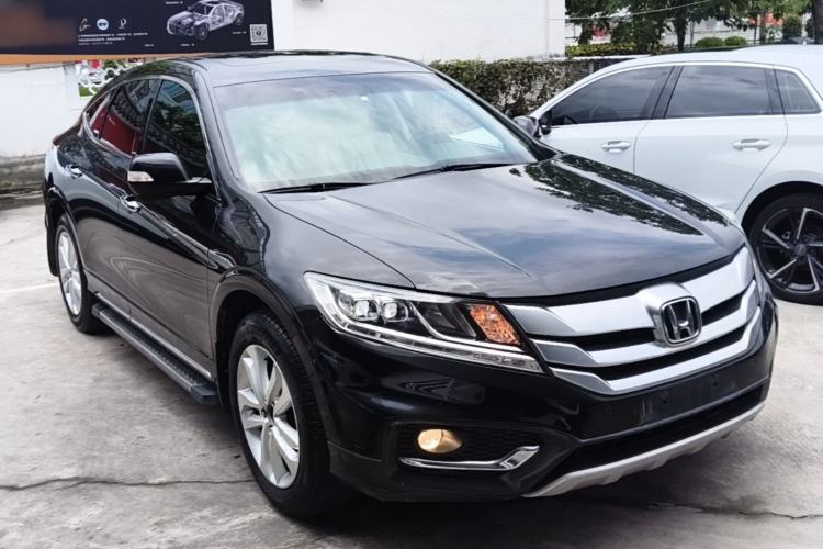 Used Honda Crosstour 2014 2.4L Luxury Edition Front Right 45 Deg