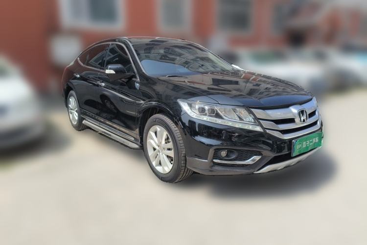 Used Honda Crosstour 2014 2.4L Luxury Edition Front Right 45 Deg