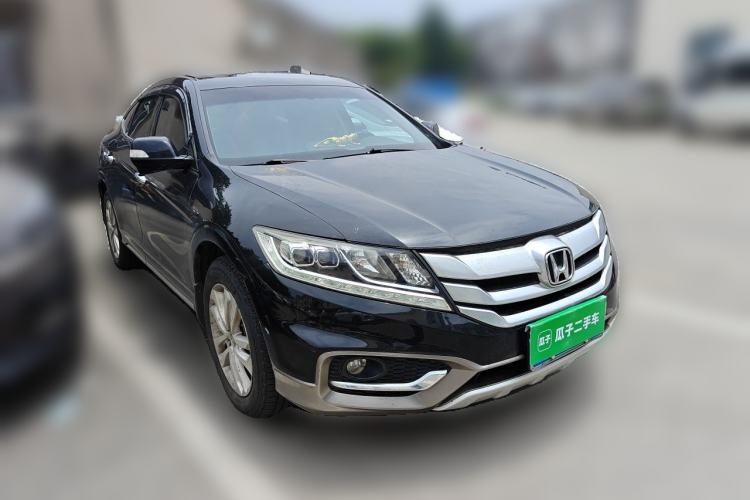 Used Honda Crosstour 2014 2.4L Luxury Edition Front Right 45 Deg
