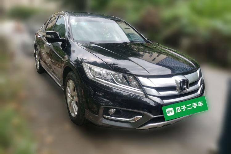 Used Honda Crosstour 2014 2.4L Luxury Edition Front Right 45 Deg