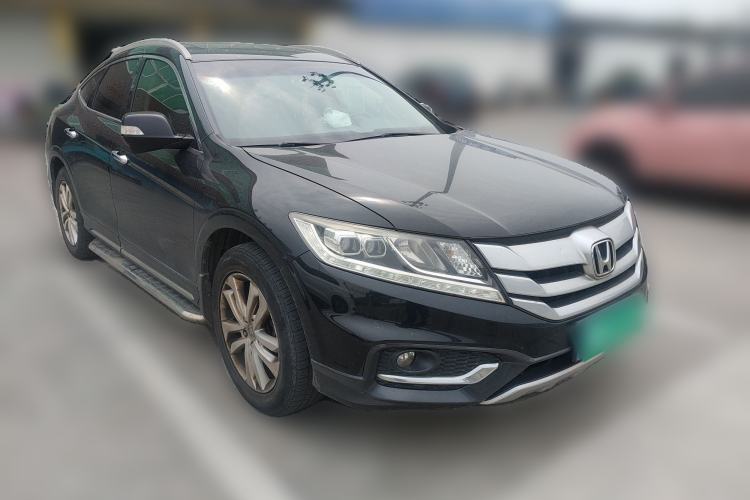 Used Honda Crosstour 2014 2.4L Luxury Edition Front Right 45 Deg