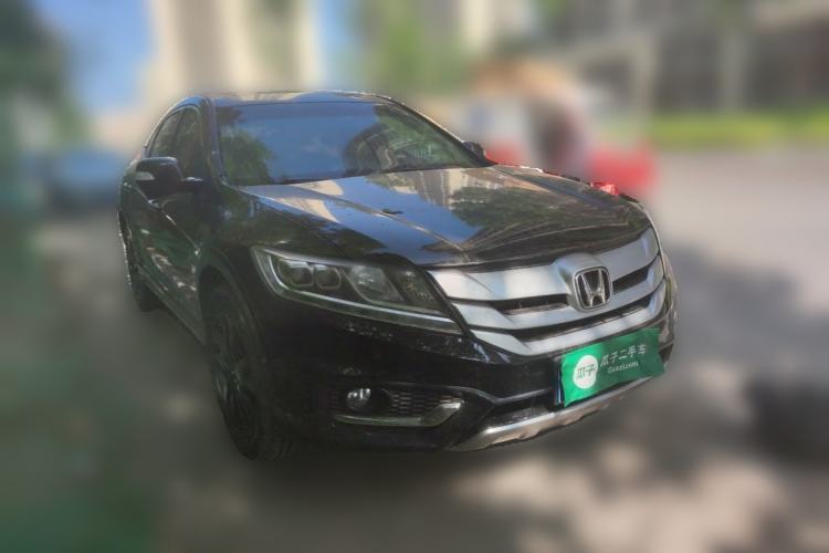 Used Honda Crosstour 2014 2.4L Luxury Edition Front Right 45 Deg