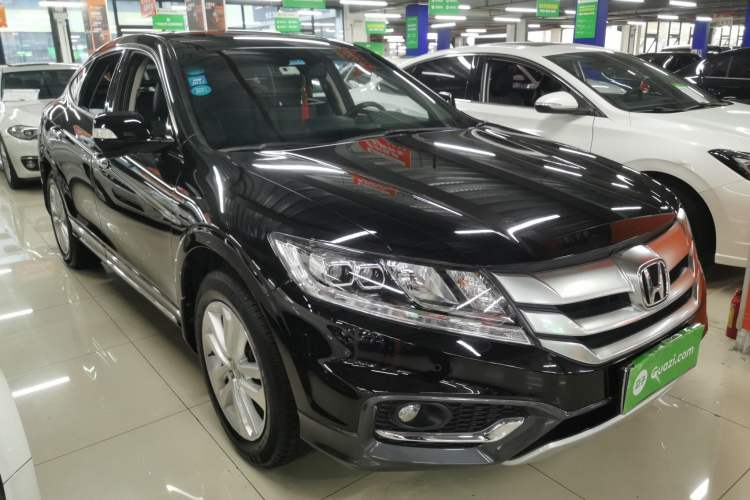 Used Honda Crosstour 2014 2.4L Luxury Edition Front Right 45 Deg