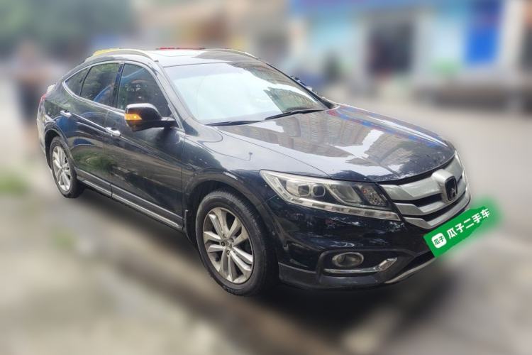 Used Honda Crosstour 2014 2.4L Luxury Edition Front Right 45 Deg