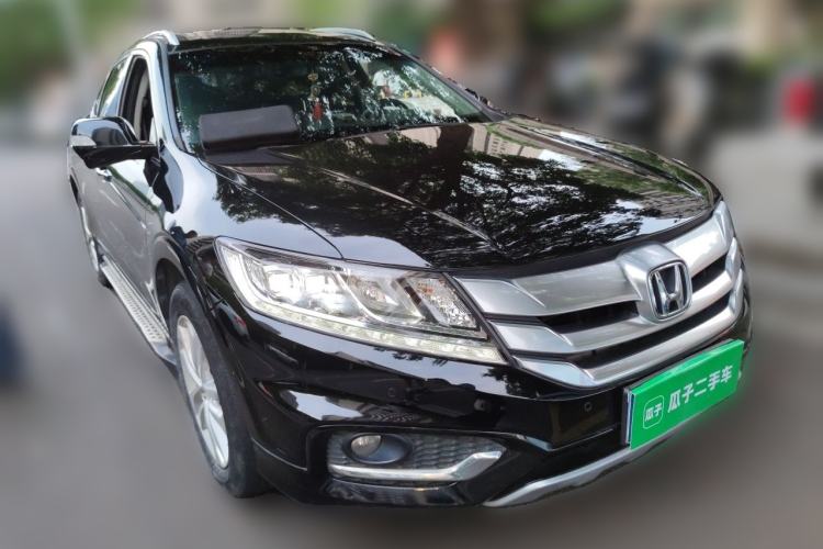 Used Honda Crosstour 2014 2.4L Luxury Edition Front Right 45 Deg
