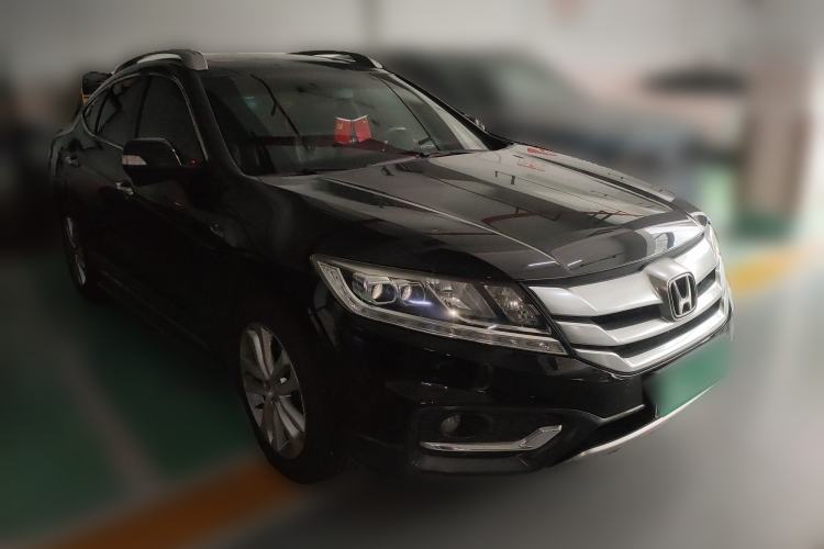 Used Honda Crosstour 2014 2.4L Luxury Edition Front Right 45 Deg